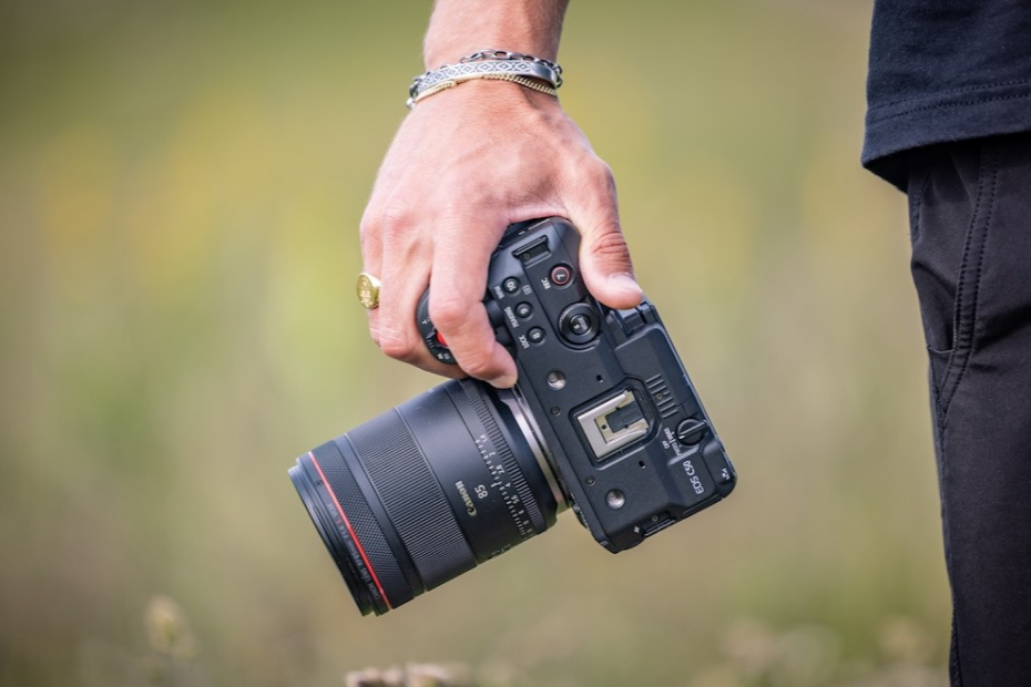 Canon EOS C50: Membuka Dunia Kemungkinan Sinematik dalam Desain Ringkas